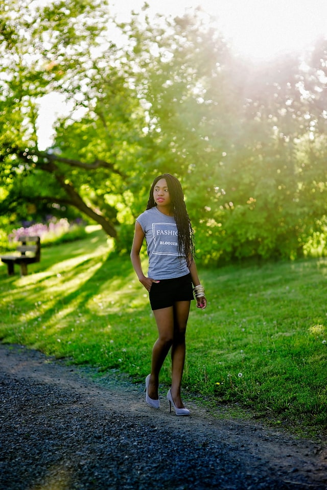 Alaska Fashion Blogger | Wearing a chic grey fashion blogger shirt, black summer shorts and stiletto heels for a stylish summer look.