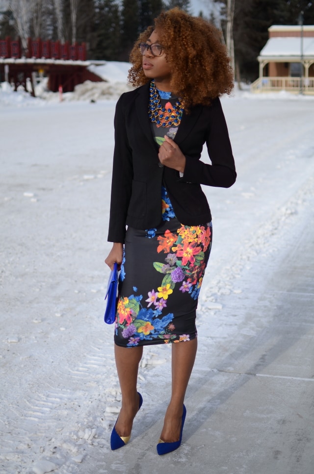 Alaska Fashion: combining a fitted blazer with a midi dress for warmth. More on the blog.