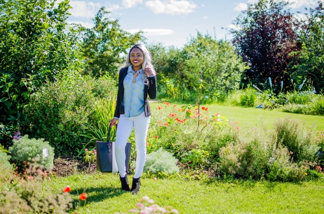 Blogger Collab: Chambray Shirt Outfit | Two bloggers came together to create two amazing chambray shirt outfits based on their personal style. Pair the chambray blouse with a slip-on sneakers for a chic summer appeal or with ankle booties and a fitted blazer for fall. Click to check out their looks.