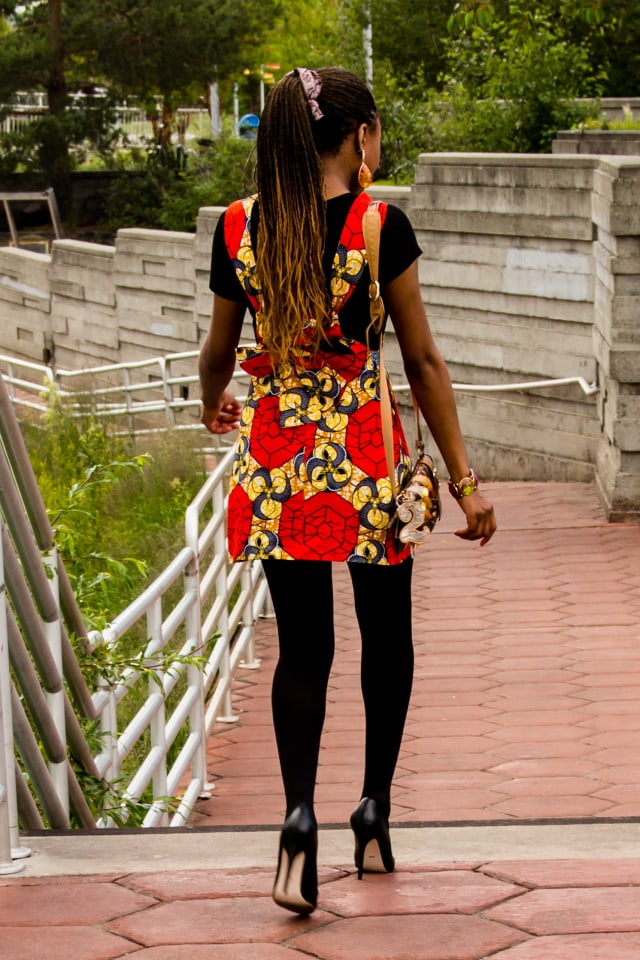 See how these two West African fashion bloggers effortlessly style ankara African print outfit. Featuring the latest African styles. Click to see the second outfit. 