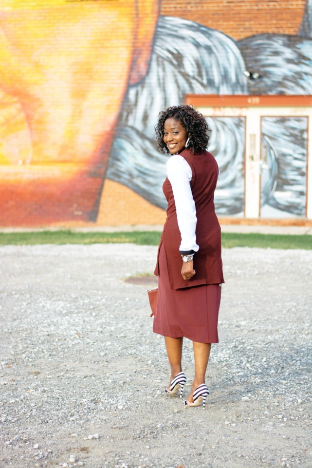 Wine/burgundy is a hot color this fall and winter. Check out these fashion bloggers wine outfit inspiration. 