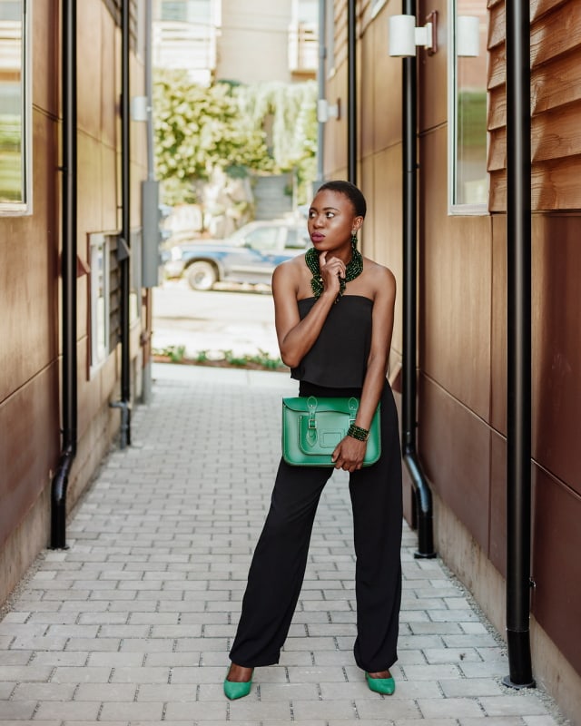 Cute fall outfits: black sleeveless jumpsuit