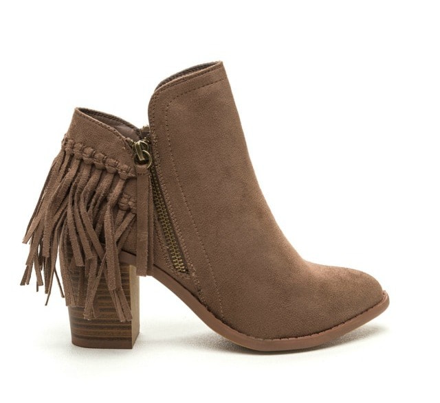 50 Trendy Fall Booties under $50 | Searching for cute, trendy and affordable ankle booties for fall? Find the most stylish fall boots from cutout booties and tie-up booties, to classic stacked heels bootie, Western boots, and wedges from some of the best known fast fashion brands. All of these amazing styles in one place (+ where to get them). Click to see all!