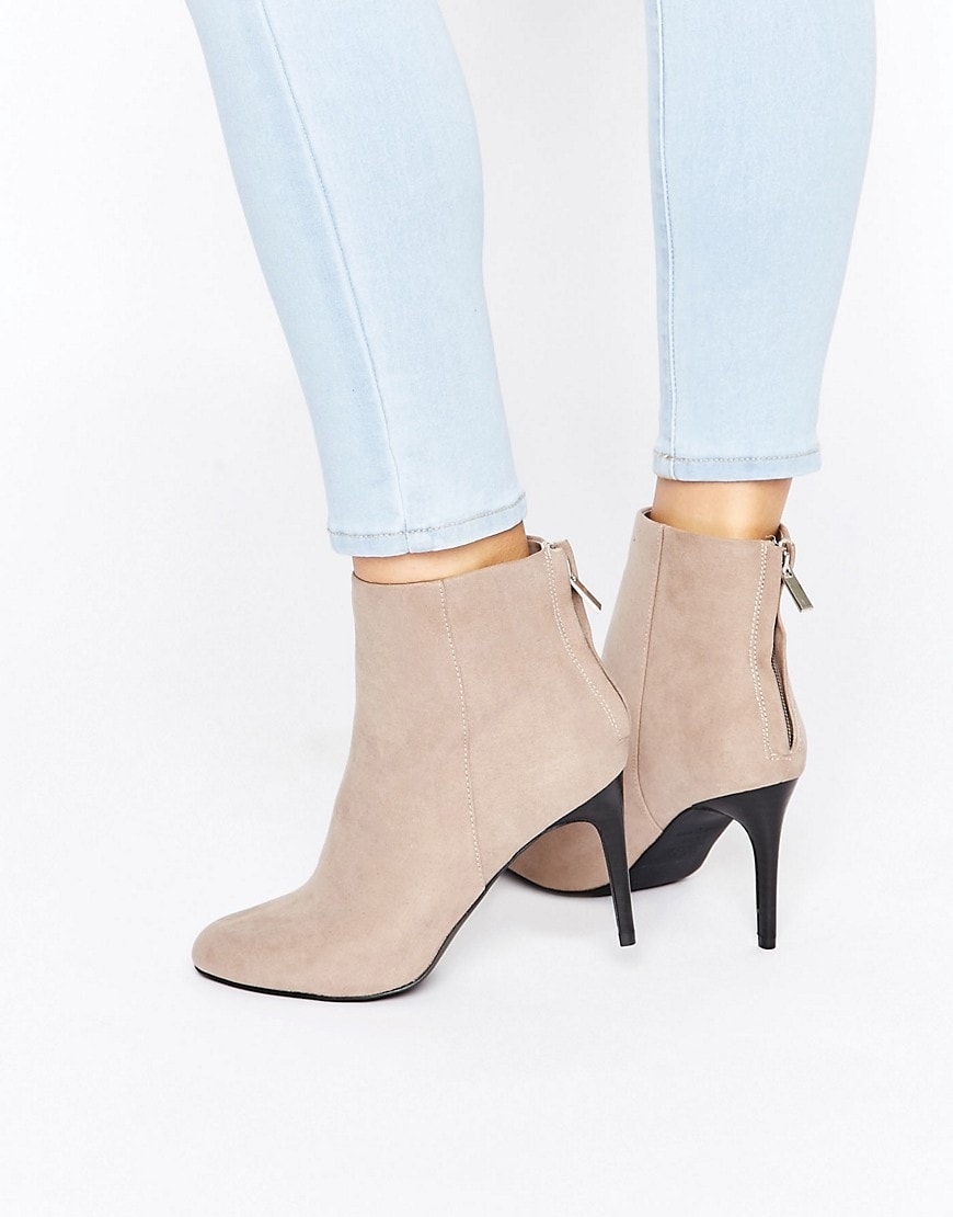 50 Trendy Fall Booties under $50 | Searching for cute, trendy and affordable ankle booties for fall? Find the most stylish fall boots from cutout booties and tie-up booties, to classic stacked heels bootie, Western boots, and wedges from some of the best known fast fashion brands. All of these amazing styles in one place (+ where to get them). Click to see all!