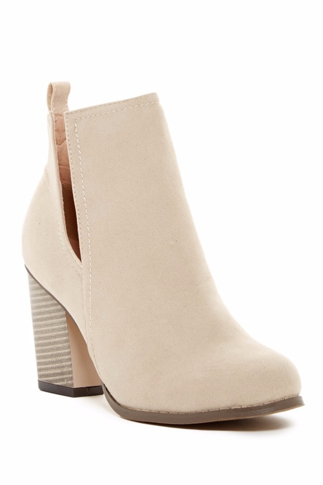 50 Trendy Fall Booties under $50 | Searching for cute, trendy and affordable ankle booties for fall? Find the most stylish fall boots from cutout booties and tie-up booties, to classic stacked heels bootie, Western boots, and wedges from some of the best known fast fashion brands. All of these amazing styles in one place (+ where to get them). Click to see all!