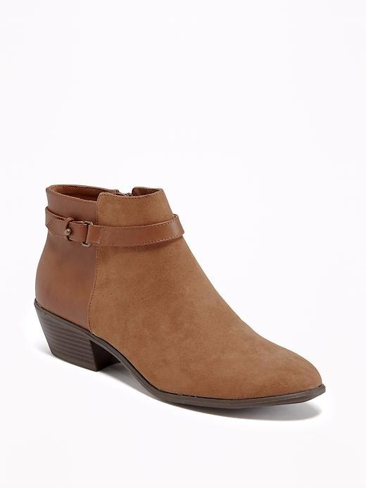 50 Trendy Fall Booties under $50 | Searching for cute, trendy and affordable ankle booties for fall? Find the most stylish fall boots from cutout booties and tie-up booties, to classic stacked heels bootie, Western boots, and wedges from some of the best known fast fashion brands. All of these amazing styles in one place (+ where to get them). Click to see all!