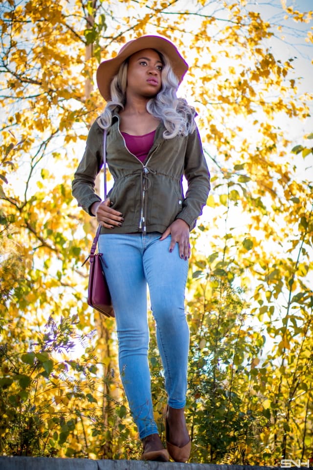 Fashion blogger, Louisa Moje shares her Old Navy 50 States 50 Styles look wearing Old Navy skinny jeans, tan floppy hat and ballet flats, olive outerwear jacket, burgundy purse and tank.