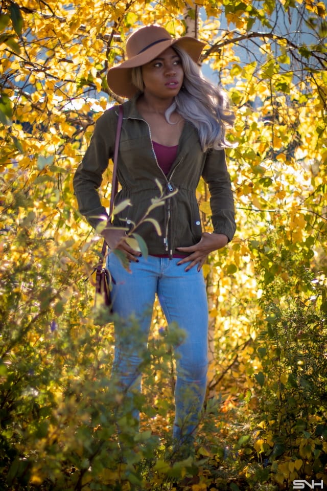 Fashion blogger, Louisa Moje shares her Old Navy 50 States 50 Styles look wearing Old Navy skinny jeans, tan floppy hat and ballet flats, olive outerwear jacket, burgundy purse and tank.