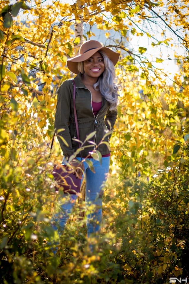 Fashion blogger, Louisa Moje shares her Old Navy 50 States 50 Styles look wearing Old Navy skinny jeans, tan floppy hat and ballet flats, olive outerwear jacket, burgundy purse and tank.