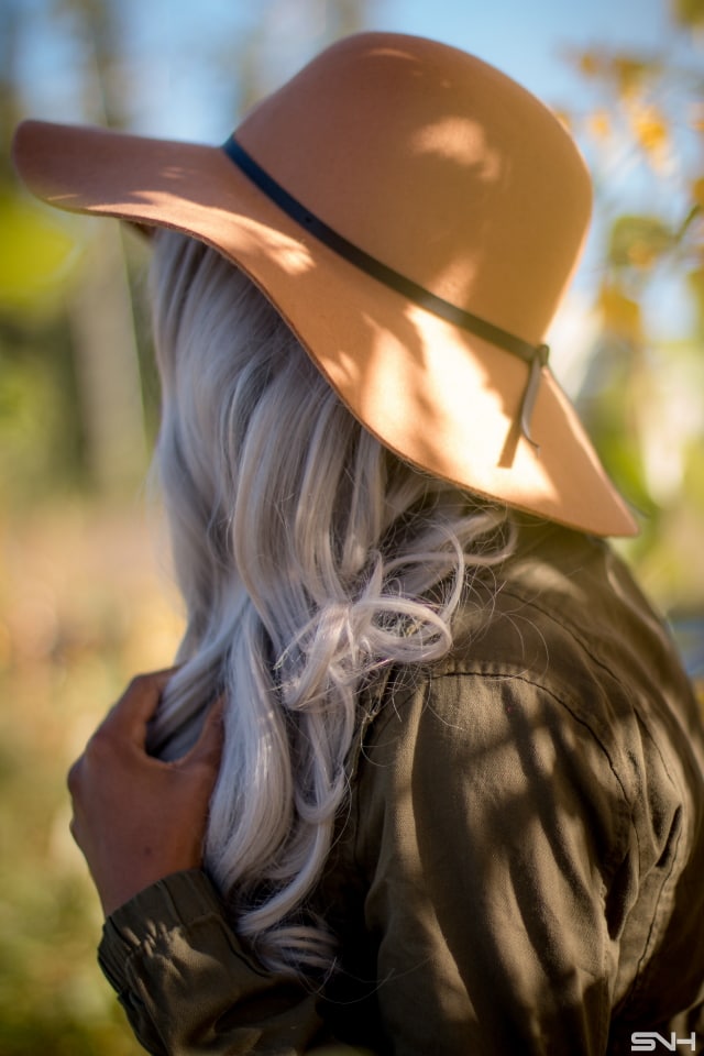 Fashion blogger, Louisa Moje shares her Old Navy 50 States 50 Styles look wearing Old Navy skinny jeans, tan floppy hat and ballet flats, olive outerwear jacket, burgundy purse and tank.