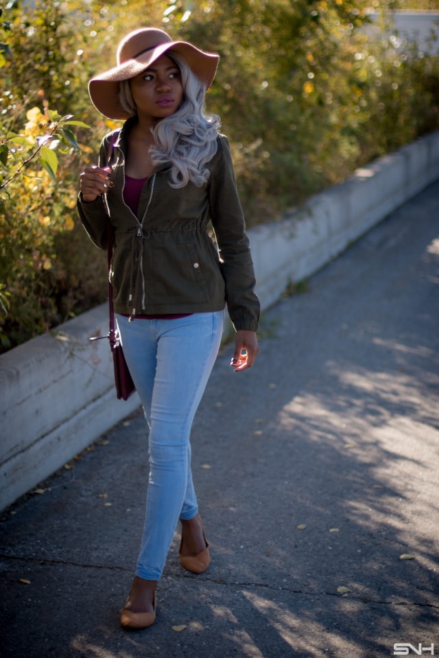 Fashion blogger, Louisa Moje shares her Old Navy 50 States 50 Styles look wearing Old Navy skinny jeans, tan floppy hat and ballet flats, olive outerwear jacket, burgundy purse and tank.