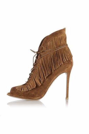 50 Trendy Fall Booties under $50 | Searching for cute, trendy and affordable ankle booties for fall? Find the most stylish fall boots from cutout booties and tie-up booties, to classic stacked heels bootie, Western boots, and wedges from some of the best known fast fashion brands. All of these amazing styles in one place (+ where to get them). Click to see all!