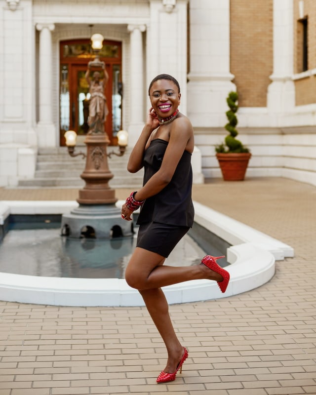 Cute fall outfits: black sleeveless dress