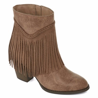 50 Trendy Fall Booties under $50 | Searching for cute, trendy and affordable ankle booties for fall? Find the most stylish fall boots from cutout booties and tie-up booties, to classic stacked heels bootie, Western boots, and wedges from some of the best known fast fashion brands. All of these amazing styles in one place (+ where to get them). Click to see all!