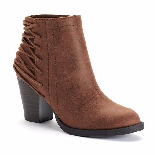 50 Trendy Fall Booties under $50 | Searching for cute, trendy and affordable ankle booties for fall? Find the most stylish fall boots from cutout booties and tie-up booties, to classic stacked heels bootie, Western boots, and wedges from some of the best known fast fashion brands. All of these amazing styles in one place (+ where to get them). Click to see all!