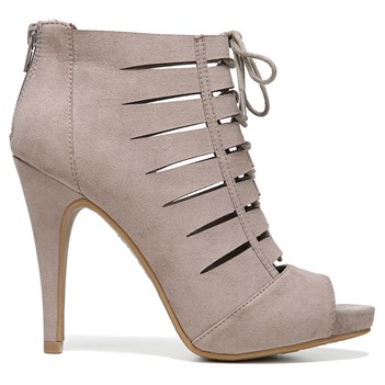 50 Trendy Fall Booties under $50 | Searching for cute, trendy and affordable ankle booties for fall? Find the most stylish fall boots from cutout booties and tie-up booties, to classic stacked heels bootie, Western boots, and wedges from some of the best known fast fashion brands. All of these amazing styles in one place (+ where to get them). Click to see all!