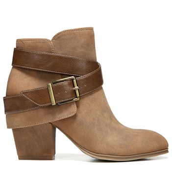 50 Trendy Fall Booties under $50 | Searching for cute, trendy and affordable ankle booties for fall? Find the most stylish fall boots from cutout booties and tie-up booties, to classic stacked heels bootie, Western boots, and wedges from some of the best known fast fashion brands. All of these amazing styles in one place (+ where to get them). Click to see all!