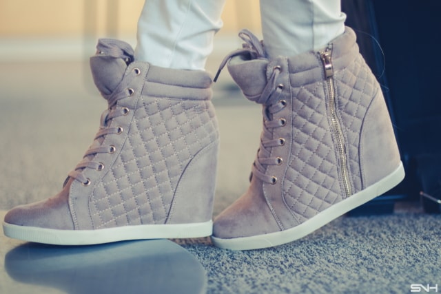 Comfy, casual, back to school fall outfit in quilted wedge sneakers and basic tee. A chic college style that anyone can wear. wedge sneakers | wedge sneakers 2016 | wedge sneakers for women | wedge sneakers outfit | platform sneakers