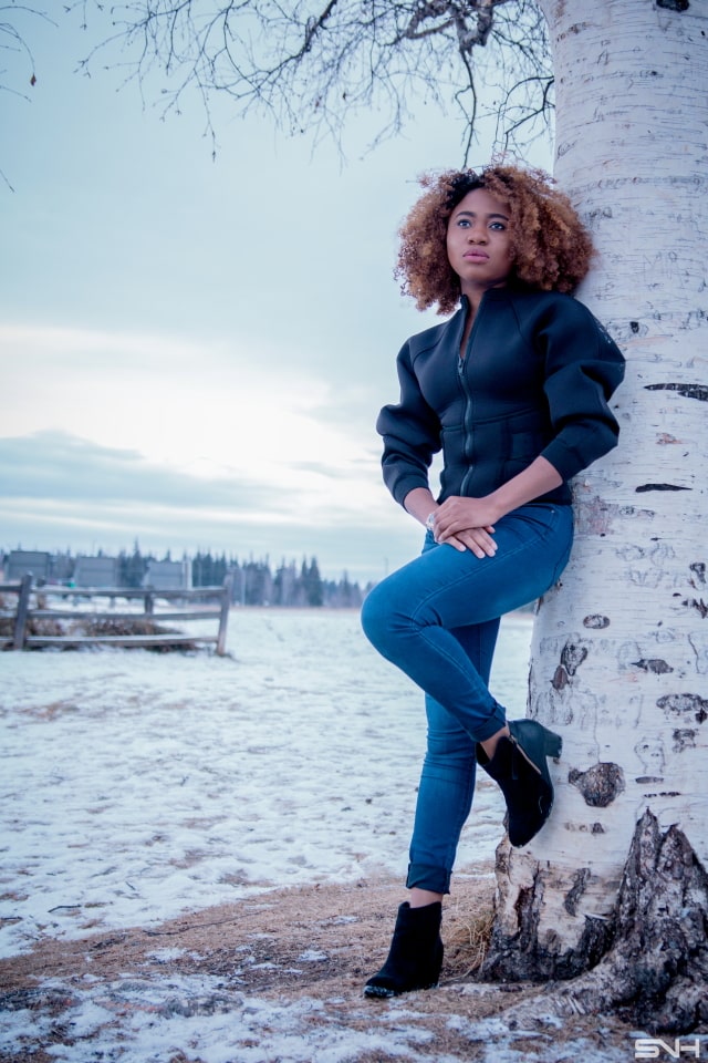 Neoprene Bomber Jacket for Fall | Need some styling inspiration for this futuristic piece of clothing? Visit the blog to see how you can rock neoprene fashion this season. She paired the minimalistic Alexander Wang x H&M bomber jacket with a pair of high-waisted skinny jeans and a chic pair of ankle boots. Check it out!