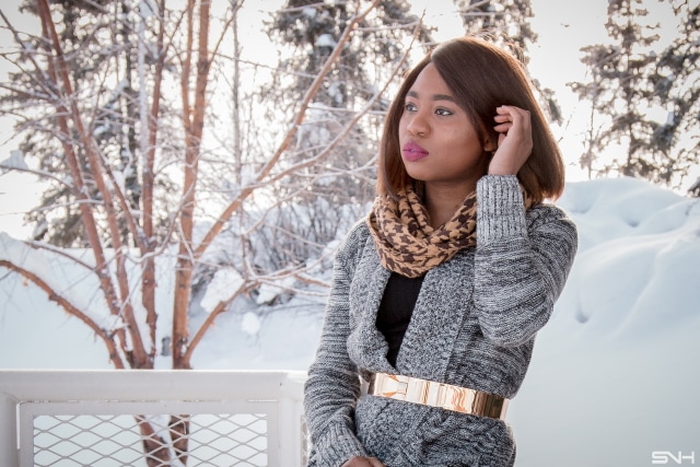 Swooning over how she styled this open front cardigan. Ehe metal waist belt perfectly defines her waist. Winter fashion | Wrap-around sweater | Cold weather look | Fall style