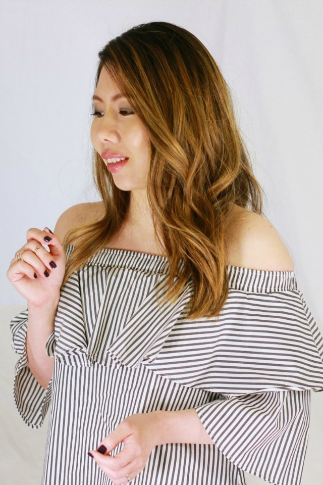 40+ Ways to Wear Off The Shoulder Top This Season | Get inspired on how to serve serious hotness in an off the shoulder top outfit for these stylish fashionistas. off the shoulder top, off the shoulder top outfit, off the shoulder top diy, off the shoulder top summer, off the shoulder top outfit casual, off the shoulder tops & dresses, off the shoulder tops, off The Shoulder Top sweaters.
