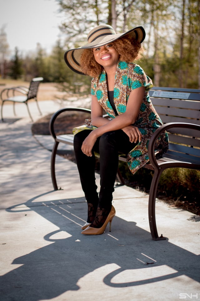 OMG! I need her entire look. The short sleeve African print lapel coat is a super stylish way to rock coats even in the summer. Love how she paired it with a stunning wide brim hat and a sexy pair of ankle lace socks. All about Ankara jackets | African prints | Nigerian fashion | African fashion | African print clothes | ankara jackets | Dashiki Dress | African clothing | Dashiki skirt | African print styles | African print dress | African attire |