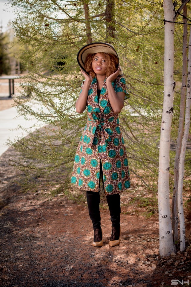 OMG! I need her entire look. The short sleeve African print lapel coat is a super stylish way to rock coats even in the summer. Love how she paired it with a stunning wide brim hat and a sexy pair of ankle lace socks. All about Ankara jackets | African prints | Nigerian fashion | African fashion | African print clothes | ankara jackets | Dashiki Dress | African clothing | Dashiki skirt | African print styles | African print dress | African attire |