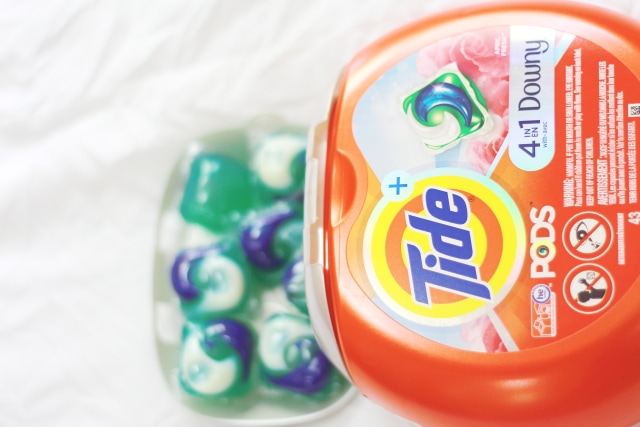 Summer style must-haves wuth Tide PODS plus Downy. I'm obsessed with colors time time of the year. Feel confident rocking bold colors because Tide PODS plus Downy got you covered. | Summer fashion | Fashion blogger | Spring style | Spring outfit | Black blogger | Spring fashion | Summer looks | Summer hair | Street Style |