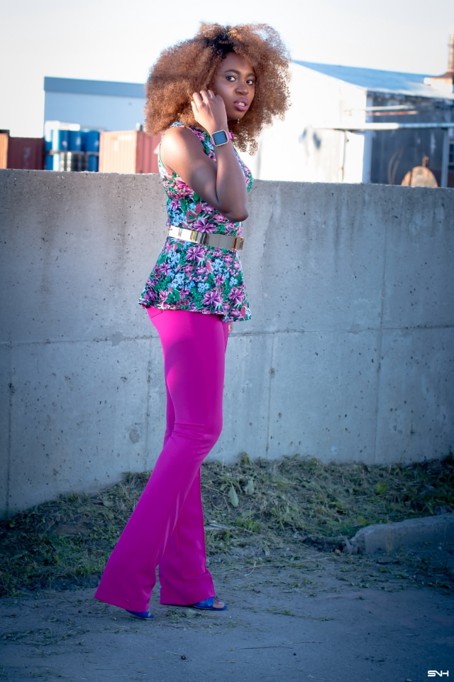 Now, this is how you make a bold color statement! ? Love how this melanin goddess nailed this bright pink outfit. From deep rich pink to floral green and hints of blue. With a subtle makeup and barely any jewelry, this look is the essence of "let your outfit do the talking." I would wear this outfit any day. Color Pop: How to rock bold colors this season. #ootd #melanin