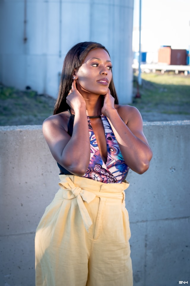 All about making a bold color statement this season! ? Love how this African beauty rocked this mustard yellow pants. Pairing the linen pants with darker colors of blue and black and light makeup, she let her outfit "do the talking." I would wear this outfit any day. Color Pop: How to rock bold colors this season. #ootd #melanin