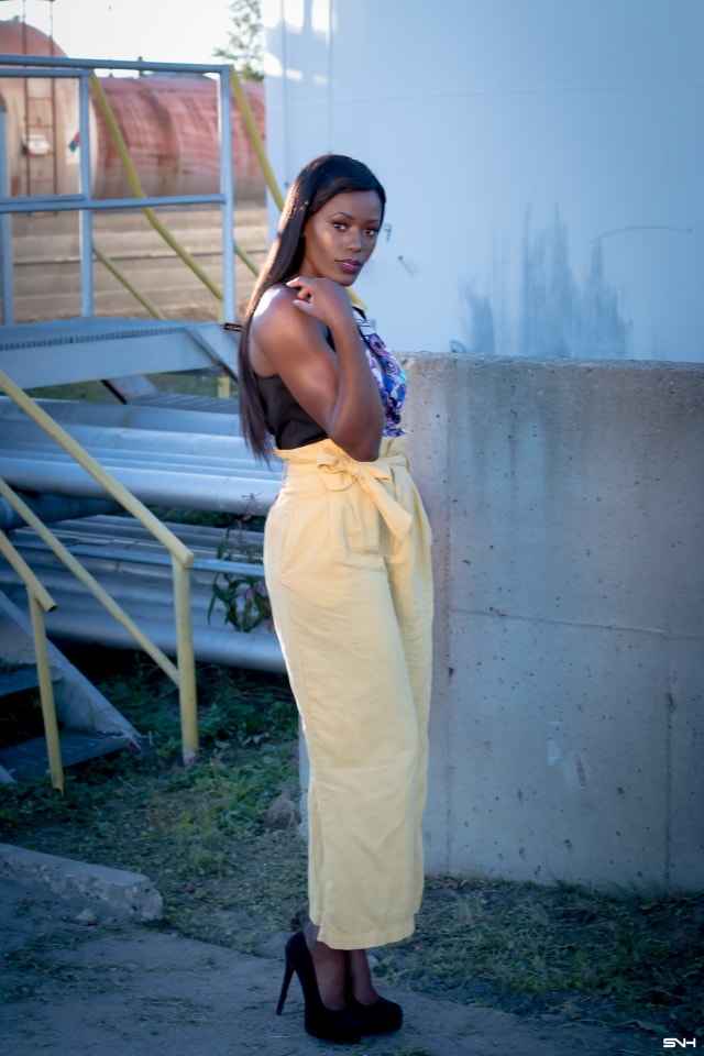 All about making a bold color statement this season! ? Love how this African beauty rocked this mustard yellow pants. Pairing the linen pants with darker colors of blue and black and light makeup, she let her outfit "do the talking." I would wear this outfit any day. Color Pop: How to rock bold colors this season. #ootd #melanin