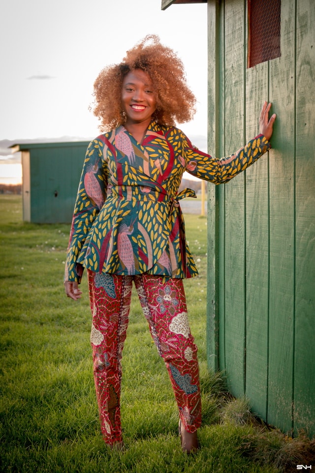 Twins rocking African print pant suits! Such a classy and unique way to rock ankara pieces. I just love how elegant they look with their printed suits, curly hair and classic heels. Definitely saving this look for the holiday. Fall style, dutch wax, kente, kitenge, dashiki, African styles, African prints, Nigerian style, Ghana fashion #ankara #africanprint #kente #ootd #twins