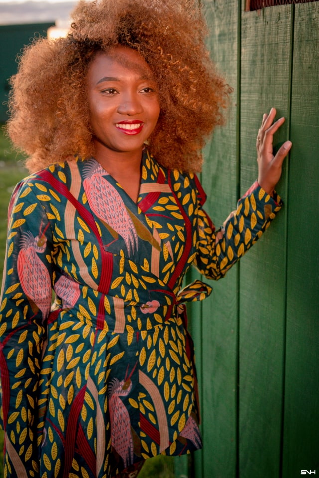 Twins rocking African print pant suits! Such a classy and unique way to rock ankara pieces. I just love how elegant they look with their printed suits, curly hair and classic heels. Definitely saving this look for the holiday. Fall style, dutch wax, kente, kitenge, dashiki, African styles, African prints, Nigerian style, Ghana fashion #ankara #africanprint #kente #ootd #twins