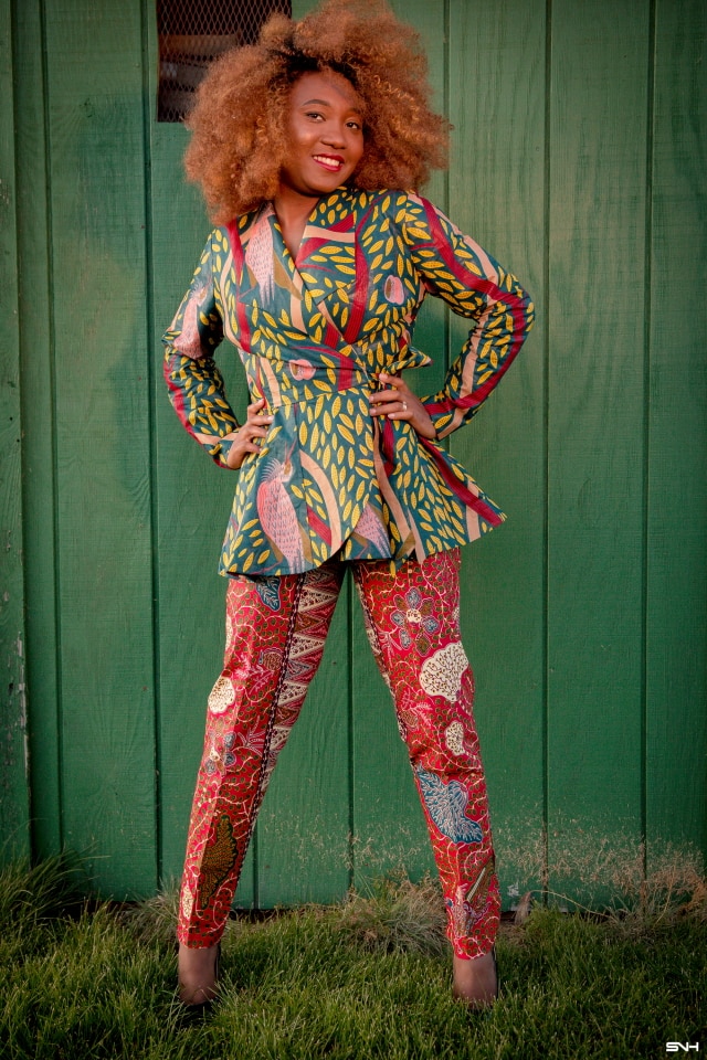 Twins rocking African print pant suits! Such a classy and unique way to rock ankara pieces. I just love how elegant they look with their printed suits, curly hair and classic heels. Definitely saving this look for the holiday. Fall style, dutch wax, kente, kitenge, dashiki, African styles, African prints, Nigerian style, Ghana fashion #ankara #africanprint #kente #ootd #twins