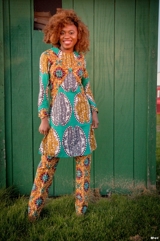 Twins rocking African print pant suits! Such a classy and unique way to rock ankara pieces. I just love how elegant they look with their printed suits, curly hair and classic heels. Definitely saving this look for the holiday. Fall style, dutch wax, kente, kitenge, dashiki, African styles, African prints, Nigerian style, Ghana fashion #ankara #africanprint #kente #ootd #twins