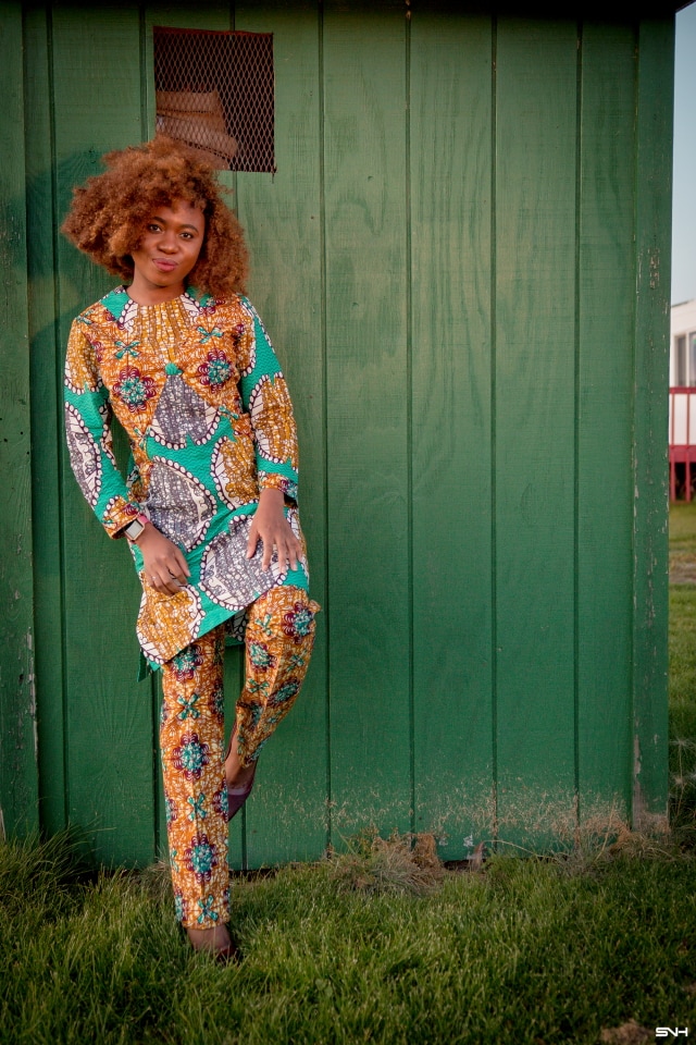 Twins rocking African print pant suits! Such a classy and unique way to rock ankara pieces. I just love how elegant they look with their printed suits, curly hair and classic heels. Definitely saving this look for the holiday. Fall style, dutch wax, kente, kitenge, dashiki, African styles, African prints, Nigerian style, Ghana fashion #ankara #africanprint #kente #ootd #twins