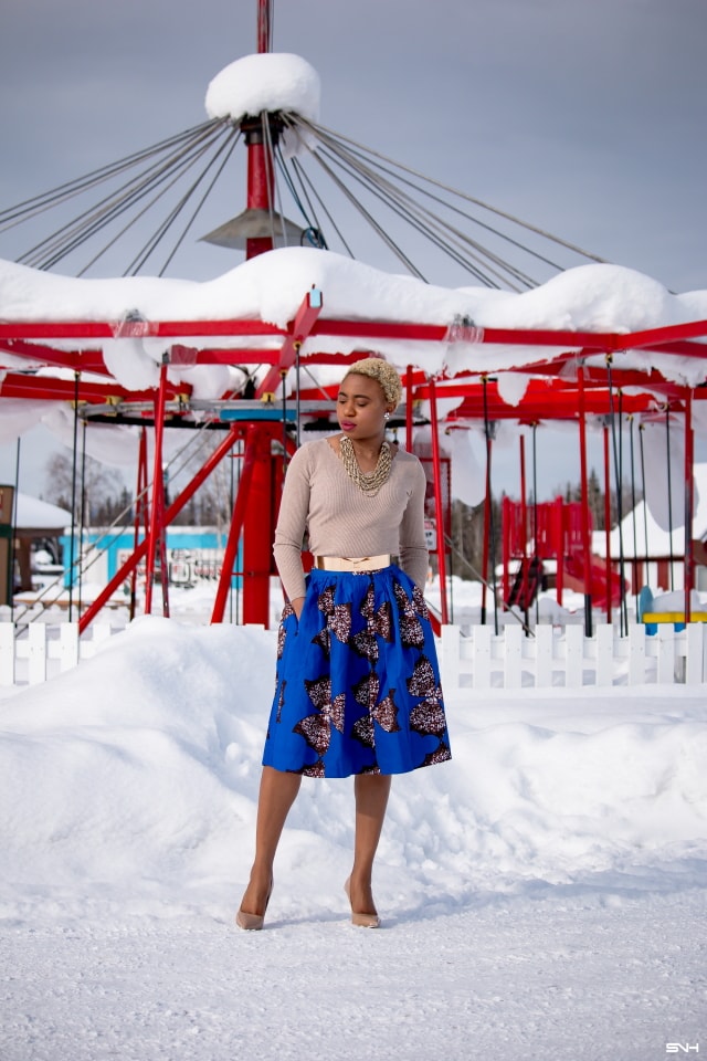 African print clothes got me feeling all excited. Louisa Moje, has come again with another fashionable look. She keeps it simple and classy with this elegant African print midi skirt by Yetunde Sarumi. This outfit can easily be transition to spring fashion and summer fashion. #ankara #africanprint #ankarafashion #springfashion