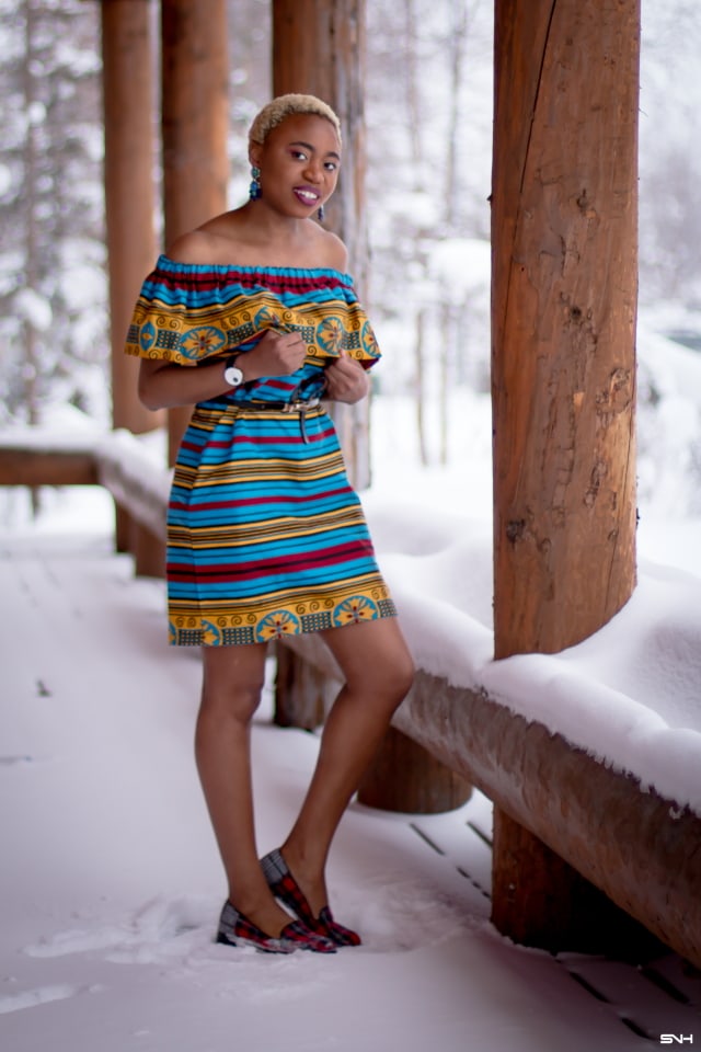 Spring is here but winter has a tight grip on us. Love how this blogger babe styled this African print off the shoulder dress with a loafer flat for a casual outfit. Her short blonde hair gives this simple outfit a certain je ne sais quoi that has us oohing and ahhing! This balck beauty got legs for days! #ankara #africanprint #ankarafashion #nigerian