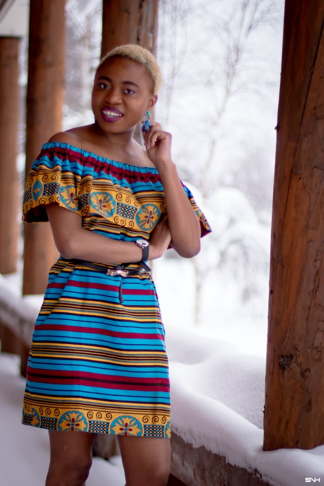 Spring is here but winter has a tight grip on us. Love how this blogger babe styled this African print off the shoulder dress with a loafer flat for a casual outfit. Her short blonde hair gives this simple outfit a certain je ne sais quoi that has us oohing and ahhing! This balck beauty got legs for days! #ankara #africanprint #ankarafashion #nigerian