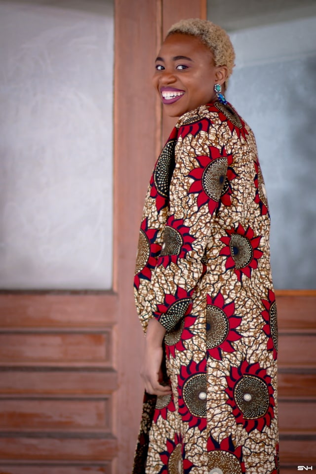 Just when you thought you would never find the perfect lightweight coat, you find the best. Crushing on this handmade ankara print duster coat! The colors, the cut and the way this fashion blogger styled it is pure perfection. The black bodysuit, fitted denim, and classic black heels truly allows the duster coat shine. #ankara #africanprint #ankarafashion #nigerian