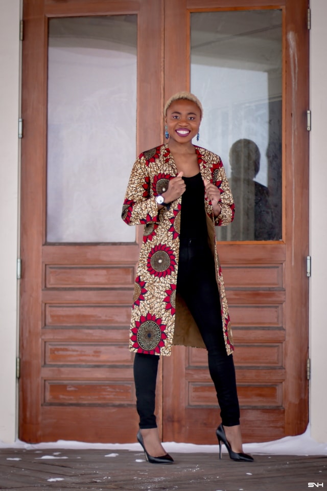 Just when you thought you would never find the perfect lightweight coat, you find the best. Crushing on this handmade ankara print duster coat! The colors, the cut and the way this fashion blogger styled it is pure perfection. The black bodysuit, fitted denim, and classic black heels truly allows the duster coat shine. #ankara #africanprint #ankarafashion #nigerian