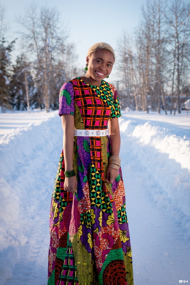 Louisa Moje shares unique African styles in this 20 days series of African print fashion. Day 1 starts with a bang in this phenomenal mixed African print maxi dress by Habby Rose. She brought this patchwork ankara design together with a statement waist belt, D'orsay heels, and minimal jewelry. #africanprint #ankarafashion