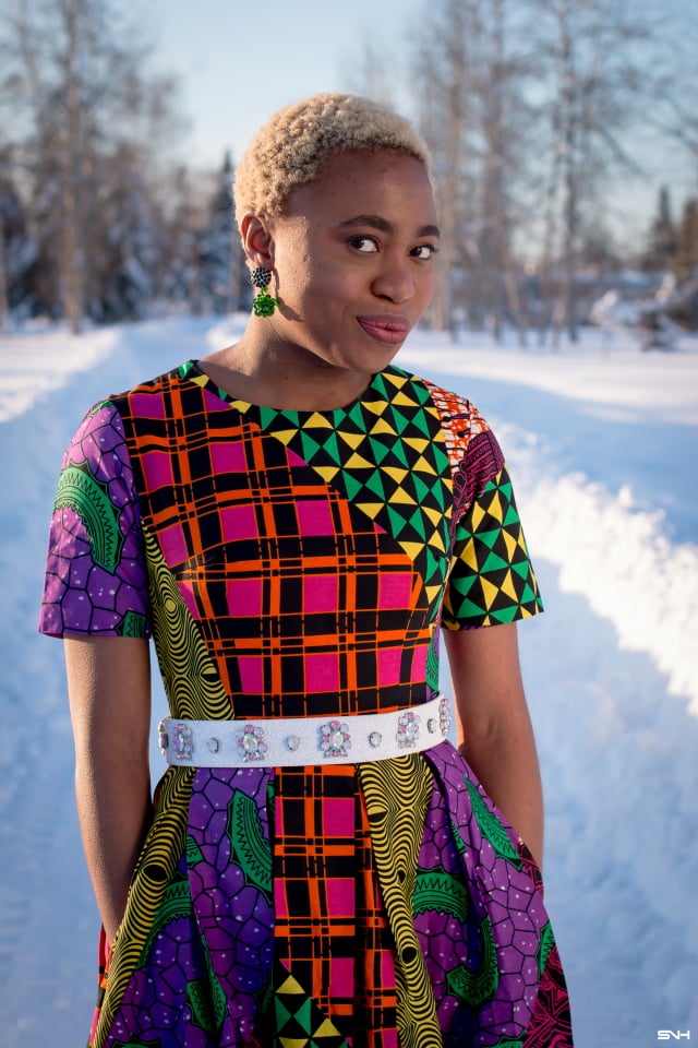 Louisa Moje shares unique African styles in this 20 days series of African print fashion. Day 1 starts with a bang in this phenomenal mixed African print maxi dress by Habby Rose. She brought this patchwork ankara design together with a statement waist belt, D'orsay heels, and minimal jewelry. #africanprint #ankarafashion