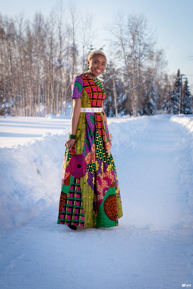 Louisa Moje shares unique African styles in this 20 days series of African print fashion. Day 1 starts with a bang in this phenomenal mixed African print maxi dress by Habby Rose. She brought this patchwork ankara design together with a statement waist belt, D'orsay heels, and minimal jewelry. #africanprint #ankarafashion