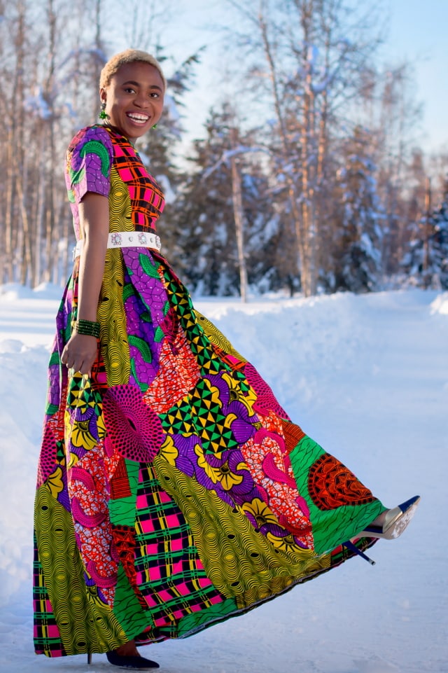 Louisa Moje shares unique African styles in this 20 days series of African print fashion. Day 1 starts with a bang in this phenomenal mixed African print maxi dress by Habby Rose. She brought this patchwork ankara design together with a statement waist belt, D'orsay heels, and minimal jewelry. #africanprint #ankarafashion