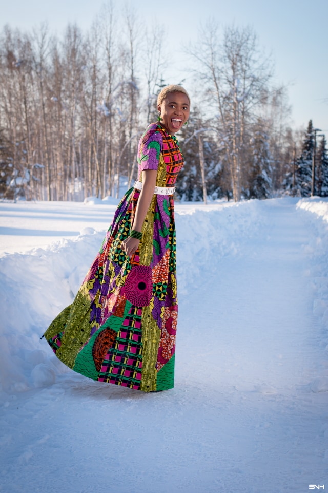 Louisa Moje shares unique African styles in this 20 days series of African print fashion. Day 1 starts with a bang in this phenomenal mixed African print maxi dress by Habby Rose. She brought this patchwork ankara design together with a statement waist belt, D'orsay heels, and minimal jewelry. #africanprint #ankarafashion