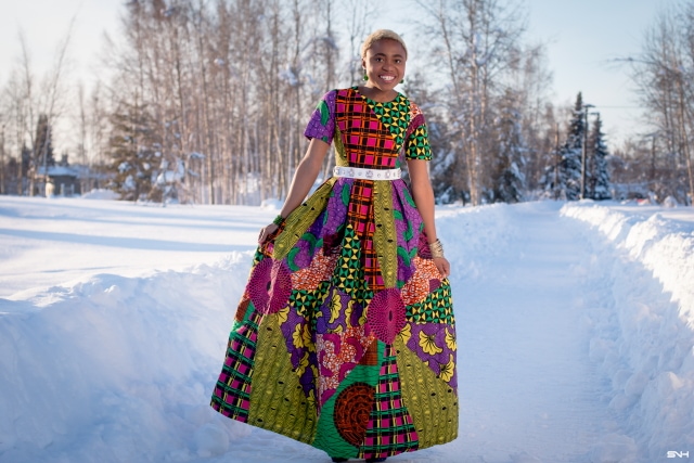 Louisa Moje shares unique African styles in this 20 days series of African print fashion. Day 1 starts with a bang in this phenomenal mixed African print maxi dress by Habby Rose. She brought this patchwork ankara design together with a statement waist belt, D'orsay heels, and minimal jewelry. #africanprint #ankarafashion