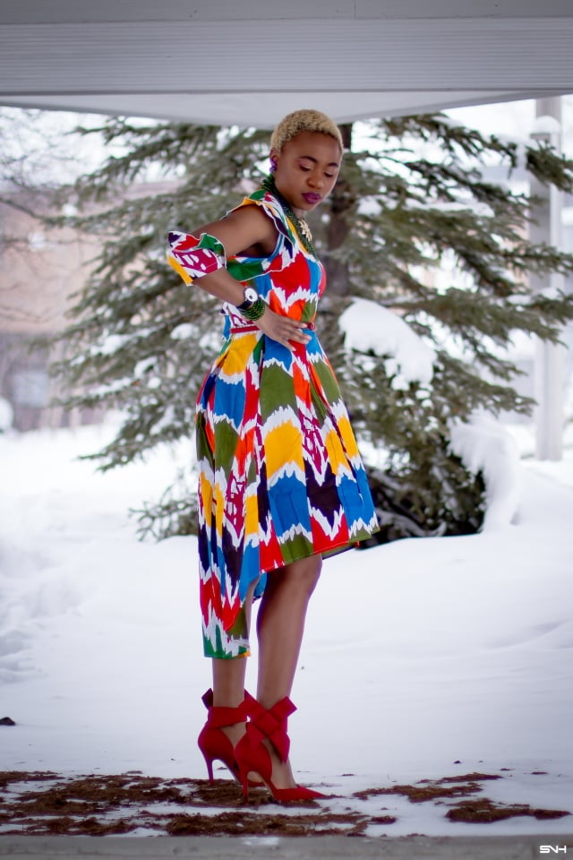 Louisa Moje is a Nigerian fashion blogger who runs La Passion Voutee. Her refined style, vibrant and elegant African print outfits invite you on a colorful and artist journey. Her ankara fashion series like this African print high-low dress featuring African print designers around the world has been a hit. The way she gracefully showcases these beautiful prints against the Alaska snow make her looks stand out. #ankara #africanprint #ankarafashion #nigerian