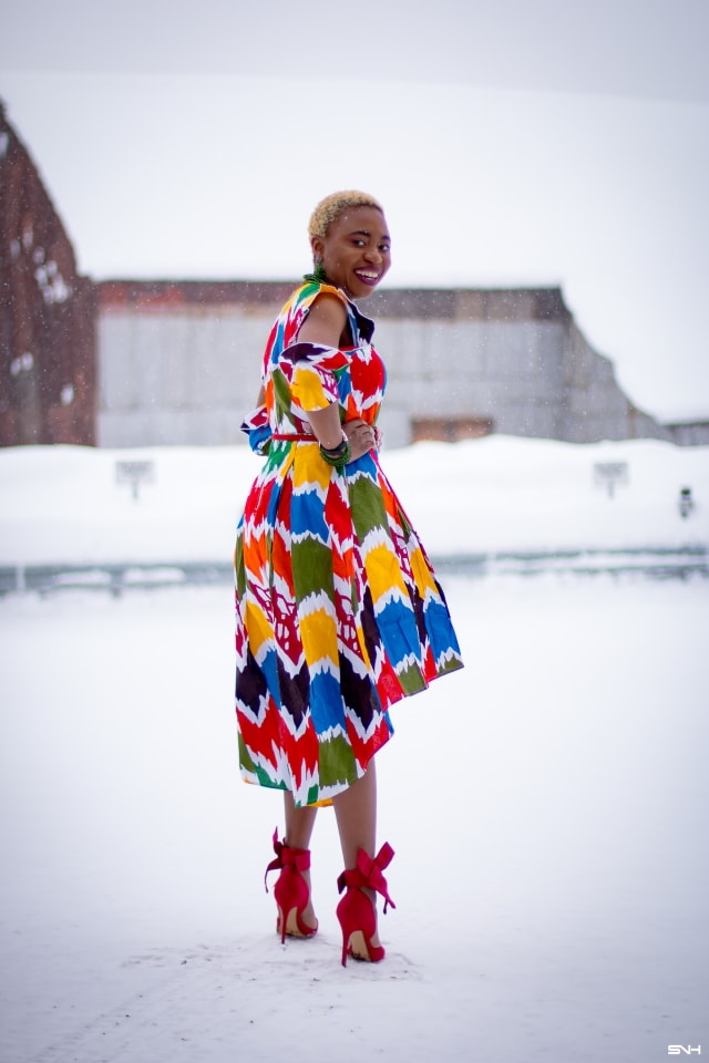 Louisa Moje is a Nigerian fashion blogger who runs La Passion Voutee. Her refined style, vibrant and elegant African print outfits invite you on a colorful and artist journey. Her ankara fashion series like this African print high-low dress featuring African print designers around the world has been a hit. The way she gracefully showcases these beautiful prints against the Alaska snow make her looks stand out. #ankara #africanprint #ankarafashion #nigerian