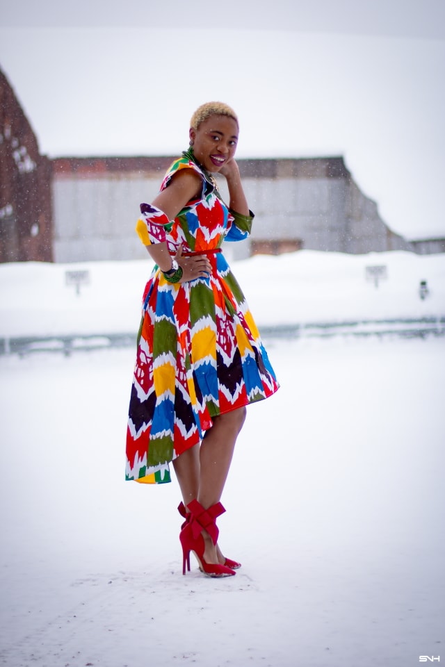 Louisa Moje is a Nigerian fashion blogger who runs La Passion Voutee. Her refined style, vibrant and elegant African print outfits invite you on a colorful and artist journey. Her ankara fashion series like this African print high-low dress featuring African print designers around the world has been a hit. The way she gracefully showcases these beautiful prints against the Alaska snow make her looks stand out. #ankara #africanprint #ankarafashion #nigerian